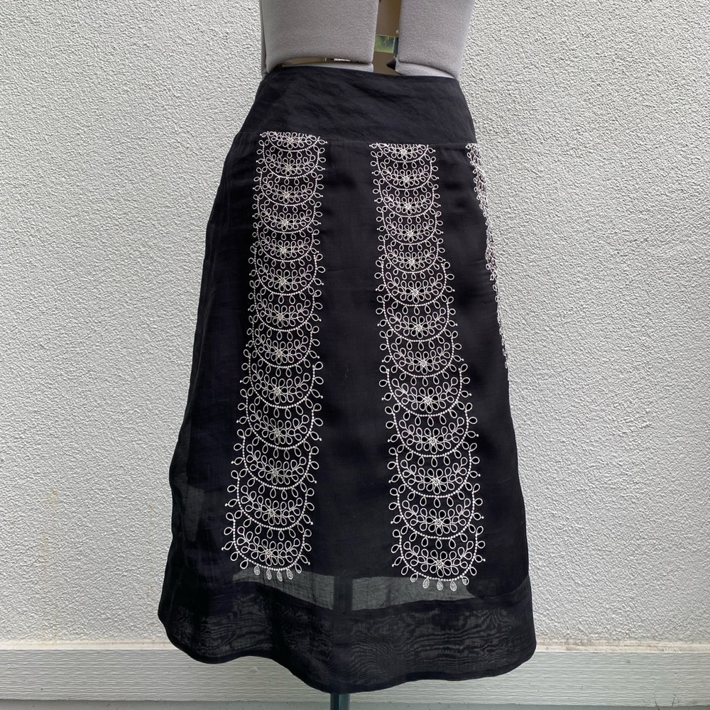 Nic & Zoe Elegant Black Embroidered Tencel blend Women’s Skirt size 6